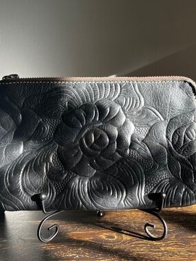 🌹 Patricia Nash leather floral embossed clutch wristlet wallet